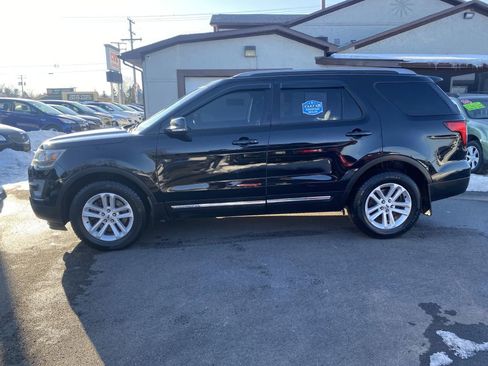 Used 2016 Ford Explorer XLT w/ Equipment Group 202A image 8