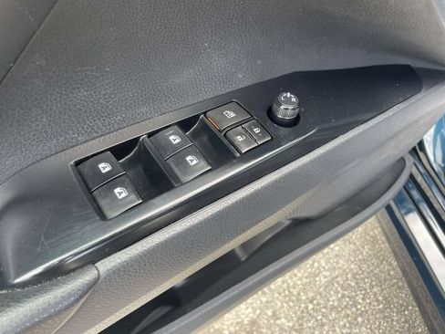 Used 2018 Toyota Camry SE FWD image 18