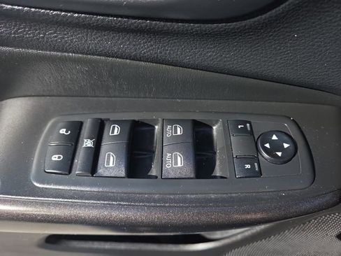 Used 2019 Jeep Cherokee Trailhawk image 17