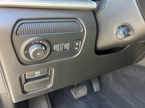 Used 2022 Jeep Wagoneer Series III w/ Convenience Group I AWD/4WD image 11