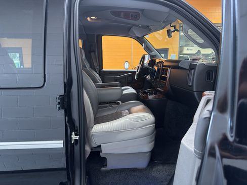 Used 2023 GMC Savana 2500 RWD image 19