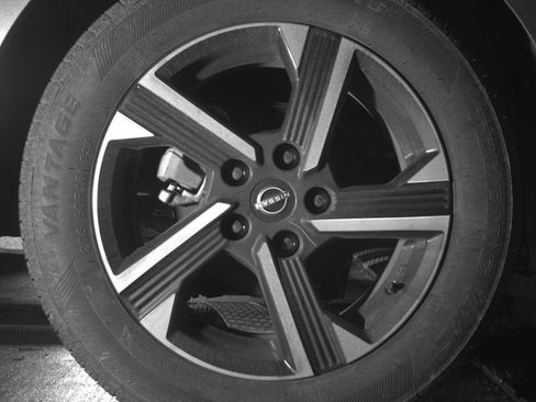 Used 2025 Nissan Sentra SV FWD image 15