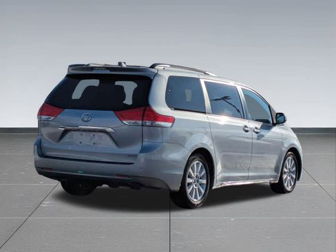 Used 2012 Toyota Sienna Limited image 6