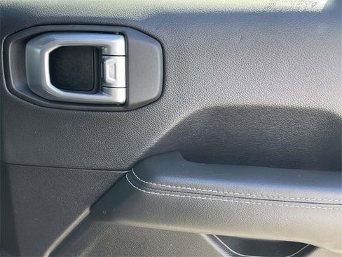 Used 2023 Jeep Wrangler Unlimited Sahara image 20