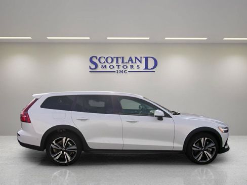 Used 2025 Volvo V60 B5 Cross Country Plus AWD/4WD image 5