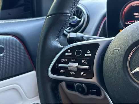 Used 2021 Mercedes-Benz GLB 250 4MATIC image 25