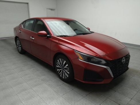 Used 2023 Nissan Altima 2.5 SV FWD image 13