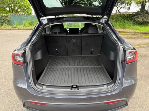 Used 2022 Tesla Model Y Long Range AWD/4WD image 22