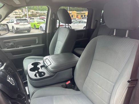 Used 2019 RAM 1500 Classic SLT AWD/4WD image 18