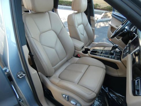 Used 2019 Porsche Macan image 28