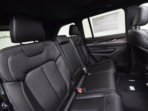 New 2025 Jeep Grand Cherokee Limited AWD/4WD image 21