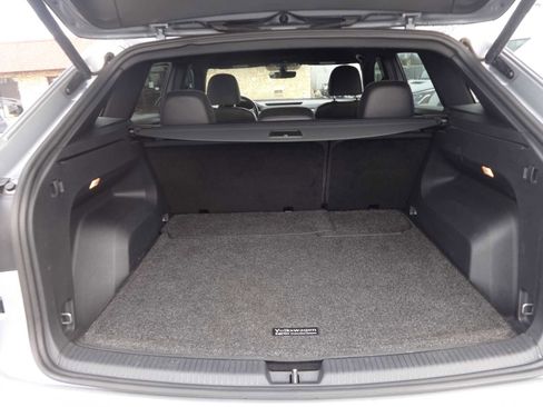 Used 2020 Volkswagen Atlas Cross Sport SE w/ Towing Package image 10