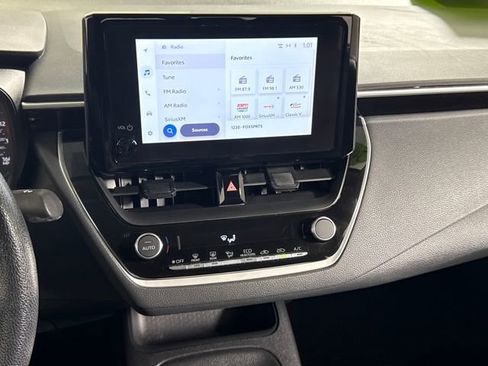 Certified 2024 Toyota Corolla LE image 27