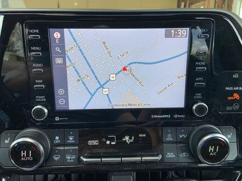 Used 2022 Toyota Highlander XLE image 21