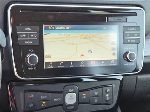 Used 2019 Nissan Leaf SV w/ SV Technology Package image 11