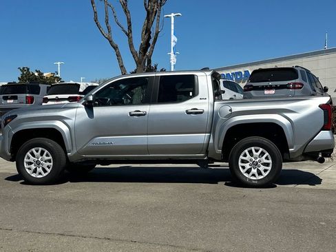 Used 2024 Toyota Tacoma SR5 w/ SR5 Upgrade Package image 7