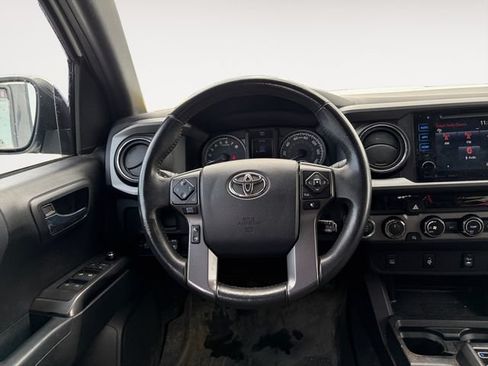 Used 2017 Toyota Tacoma TRD Sport w/ Tow Package (A/T) AWD/4WD image 12