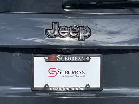 Used 2017 Jeep Grand Cherokee Altitude image 39