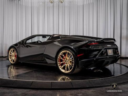 Used 2021 Lamborghini Huracan EVO RWD image 10