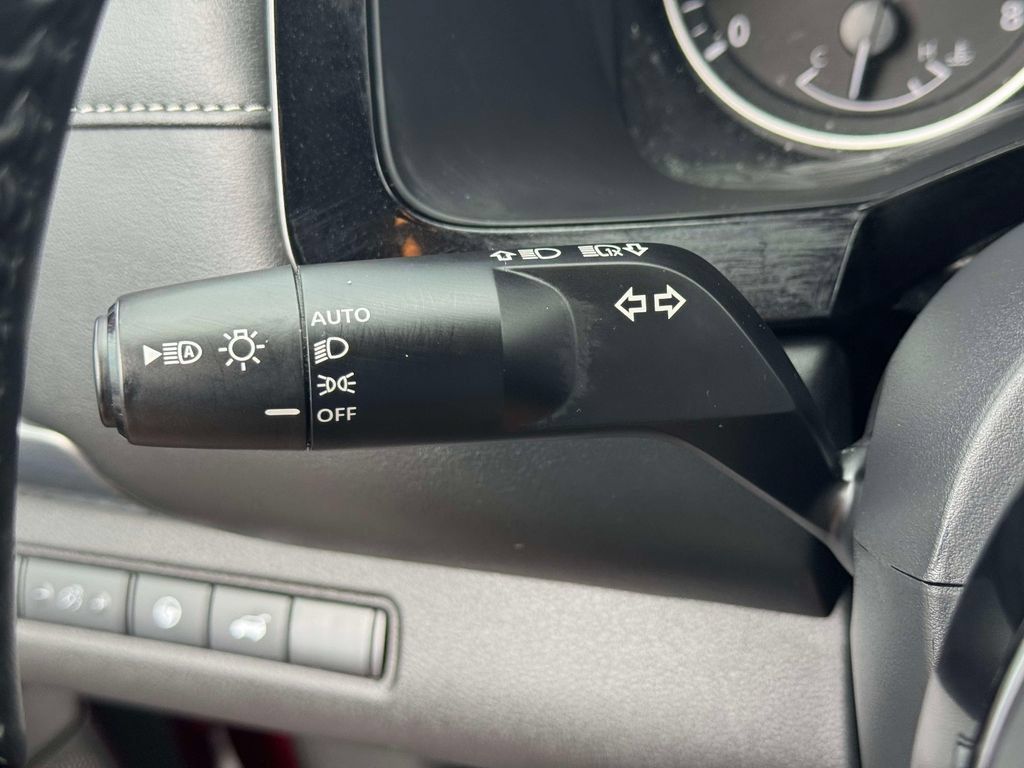 Used 2024 Nissan Pathfinder SL AWD/4WD image 20