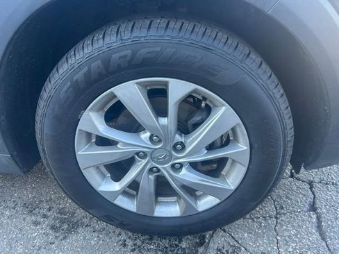 Used 2020 Hyundai Tucson Value w/ Cargo Package image 2