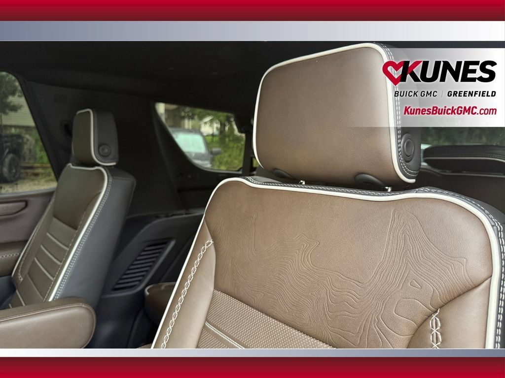 Used 2025 GMC Yukon Denali Ultimate AWD/4WD image 26
