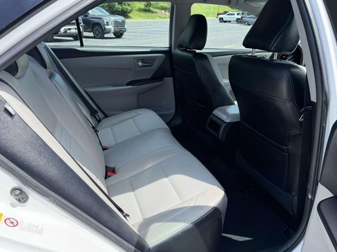 Used 2016 Toyota Camry SE FWD image 12