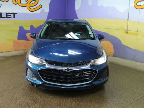 Used 2019 Chevrolet Cruze LT w/ LT True North Edition FWD image 3