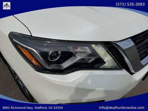 Used 2020 Nissan Pathfinder Platinum FWD image 4