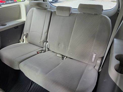 Used 2018 Toyota Sienna LE AWD/4WD image 18