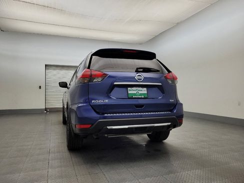 Used 2017 Nissan Rogue SV image 6