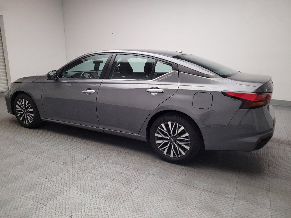 Used 2025 Nissan Altima 2.5 SV FWD image 3