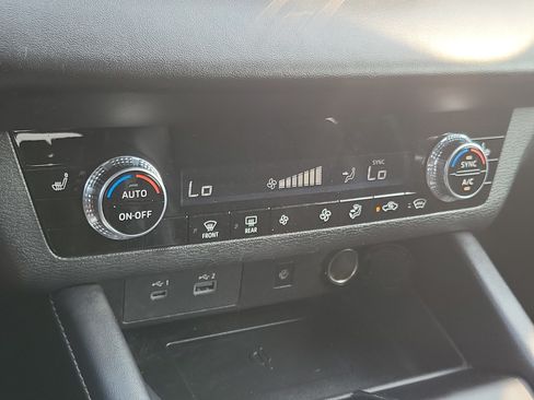 Used 2024 Mitsubishi Outlander SE AWD/4WD image 29