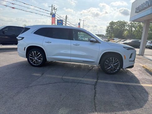 Used 2025 Buick Enclave Avenir w/ Super Cruise Package image 2