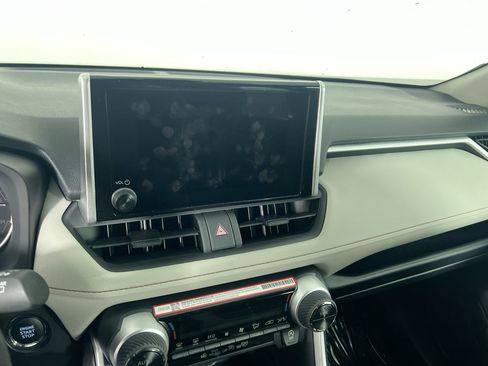 Used 2025 Toyota RAV4 XLE FWD image 25