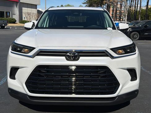 Used 2026 Toyota Grand Highlander XLE FWD image 8