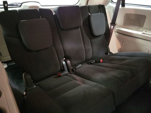 Used 2019 Dodge Grand Caravan SE w/ UConnect Hands-Free Group image 25