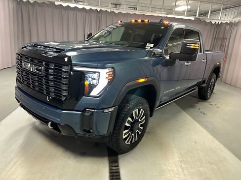 Used 2025 GMC Sierra 2500 Denali Ultimate image 3