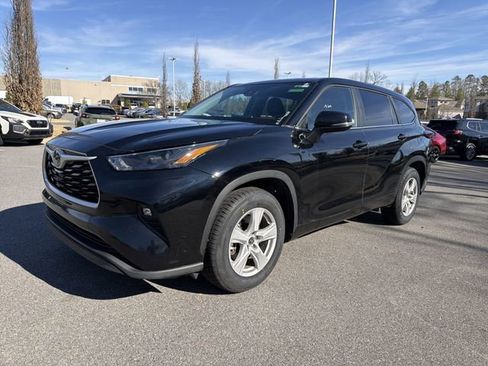 Used 2024 Toyota Highlander LE image 12