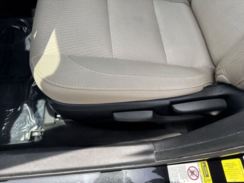 Used 2014 Toyota Corolla LE FWD image 40