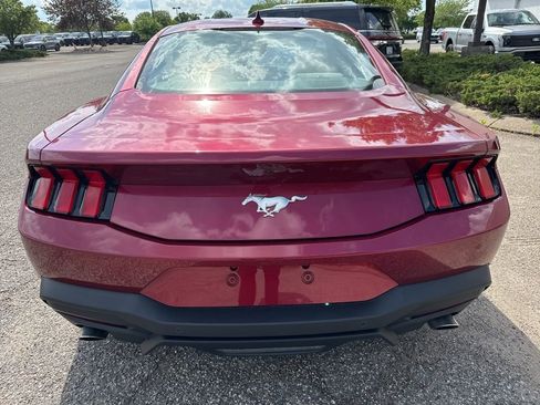 Used 2025 Ford Mustang Coupe RWD image 9