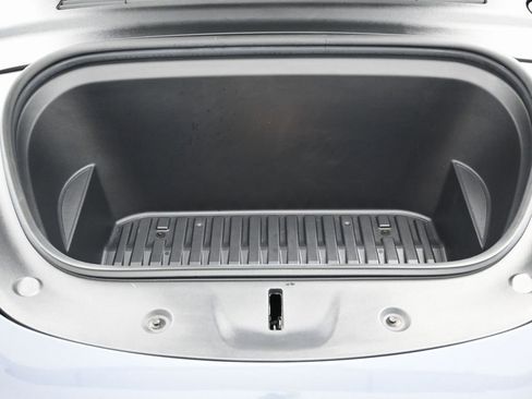 Used 2022 Tesla Model Y Long Range image 46