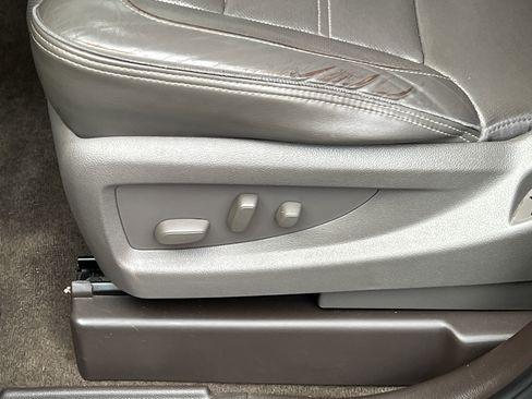 Used 2017 GMC Yukon XL Denali w/ Open Road Package image 8