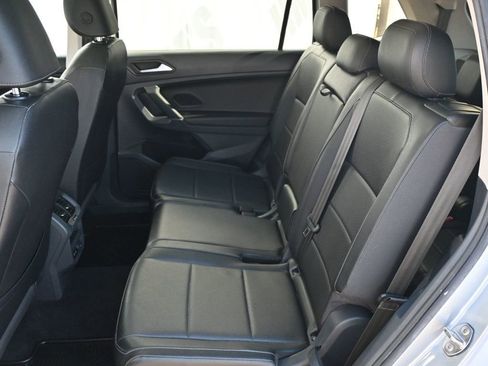 Used 2020 Volkswagen Tiguan SE w/ Panoramic Sunroof Package image 15