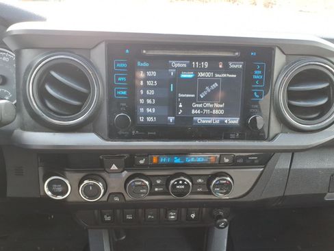 Used 2017 Toyota Tacoma TRD Off-Road AWD/4WD image 16