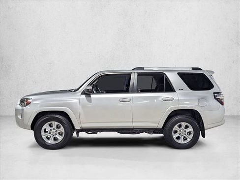 Used 2022 Toyota 4Runner SR5 image 8