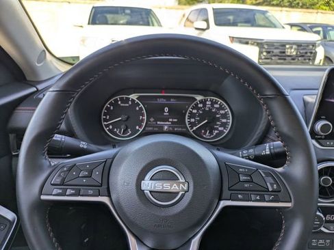Used 2025 Nissan Sentra SR FWD image 29