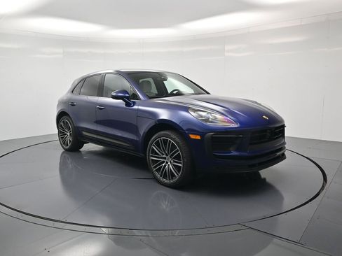 Certified 2024 Porsche Macan AWD/4WD image 35