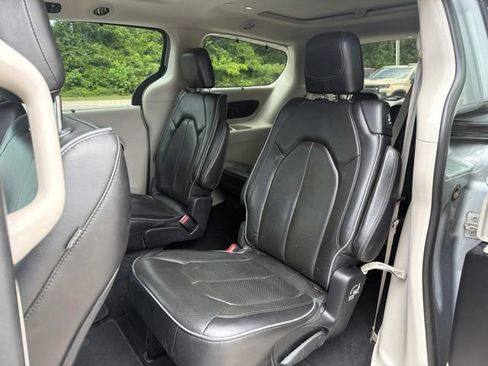 Used 2019 Chrysler Pacifica Limited FWD image 22