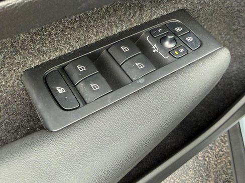 Certified 2025 Volvo XC40 B5 Core image 15